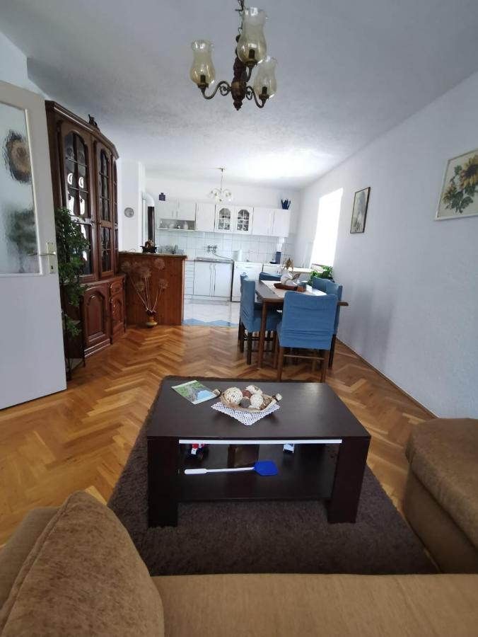 Apartman Pavelic Lovinac  Bagian luar foto